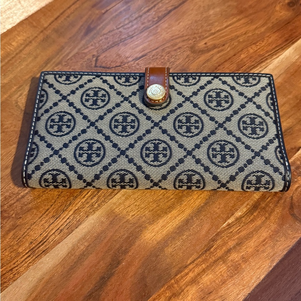 Tory Burch T Monogram Zip Slim Wallet